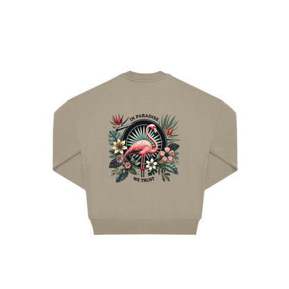 Rückseite beiger oversized Pullover mit Flamingo-Aufdruck in botanischem Gewand