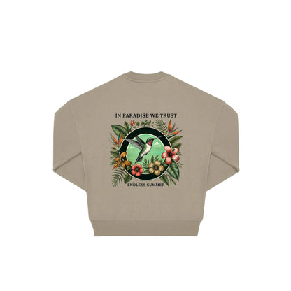 Rückseite beiger oversized Pullover mit Kolibri-Aufdruck in botanischem Gewand