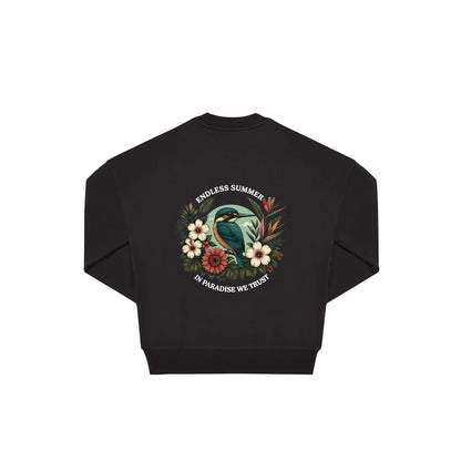 Rückseite schwarzer oversized Pullover mit Eisvogel-Aufdruck in botanischem Gewand