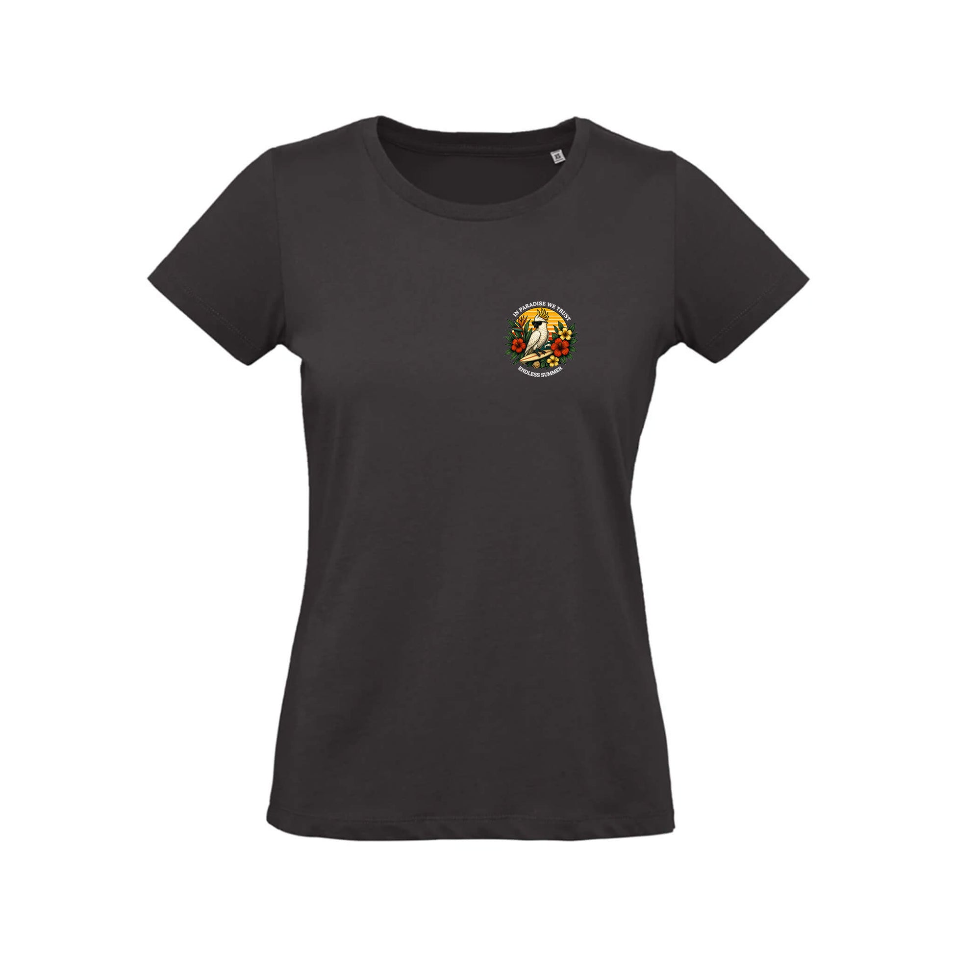 Schwarzes T-Shirt für Frauen mit Frontprint. Das Motiv zeigt in klein rechts auf der Brust den Summer Birdy Kakadu. "IN PARADISE WE TRUST" in weißer Schrift