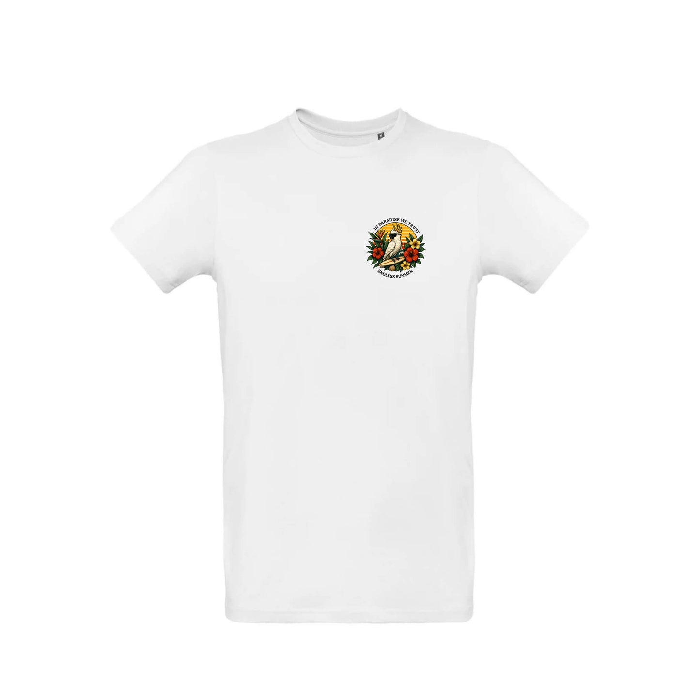Weißes T-Shirt mit Frontprint. Das Motiv zeigt in klein rechts auf der Brust den Summer Birdy Kakadu. "IN PARADISE WE TRUST" in weißer Schrift